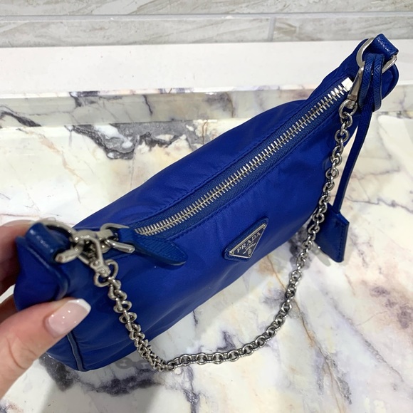 ❌SOLD❌Authentic Prada Re-edition 2005 Small Nylon Bag. - Picture 6 of 13